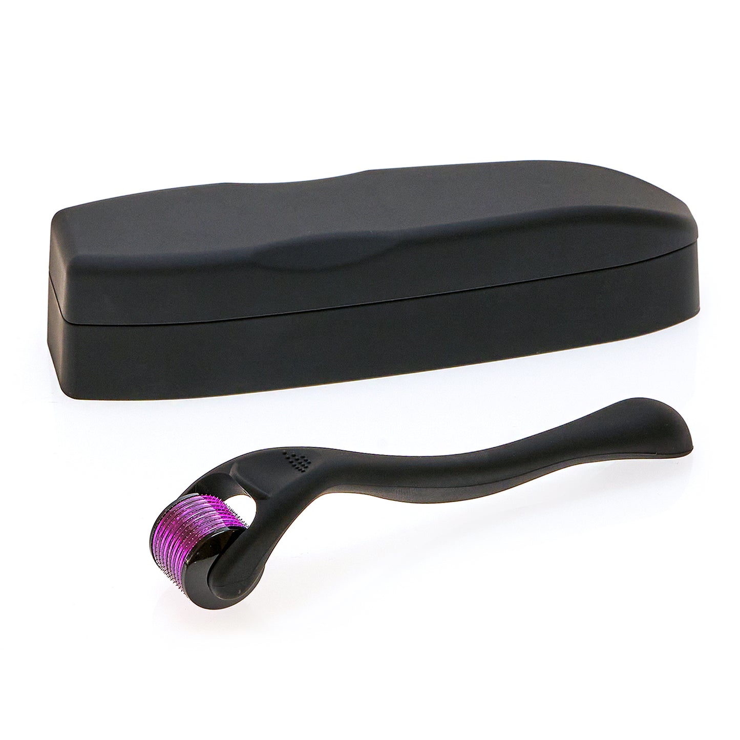 0,2mm Beauty Roller / Microneedling Dermaroller online kaufen. Im Hintergrunddie schwarze Aufbewahrungsbox für den Dermaroller.