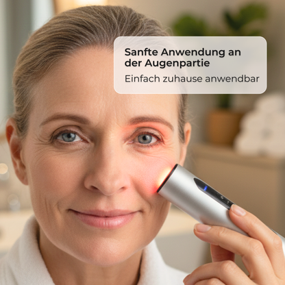 Sanfte Anwendung eines Beauty-Devices an der Augenpartie zuhause bei müde wirkenden Augen und Fältchen